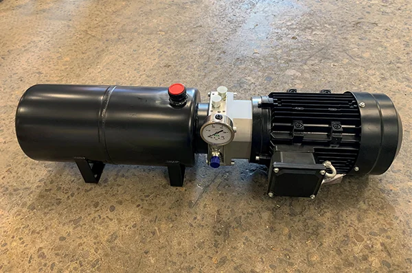 Pumpe Unit 3 kW 8 cc 12 l tank SP3
